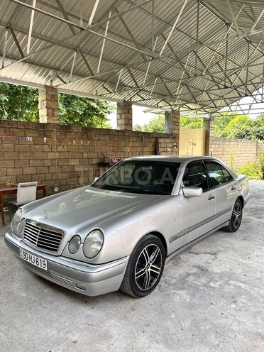 Mercedes E 200 1998, 320,000 km - 2.0 l - Bakı