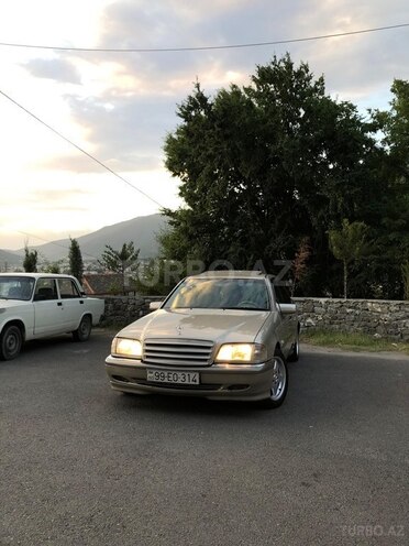 Mercedes C 240 1998, 350,000 km - 2.4 l - Qax