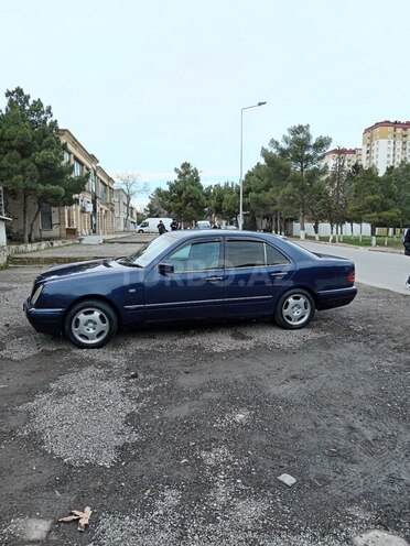 Mercedes E 200 1998, 550,000 km - 2.0 l - Sumqayıt