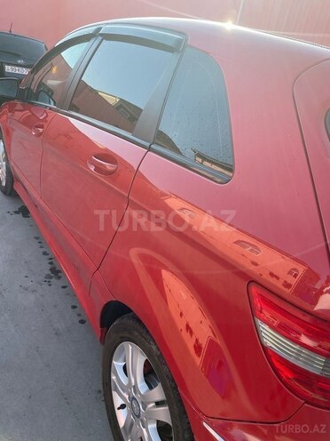 Mercedes B 180 2011, 153,898 km - 1.7 l - Bakı