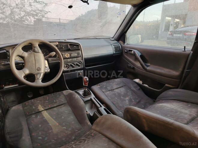 Volkswagen Passat 1995, 250,000 km - 1.8 l - Astara