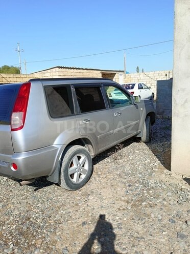 Nissan X-Trail 2006, 300,000 km - 2.5 l - Salyan
