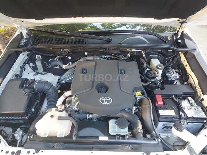 Toyota Hilux 2024, 9,900 km - 2.5 л - Bakı