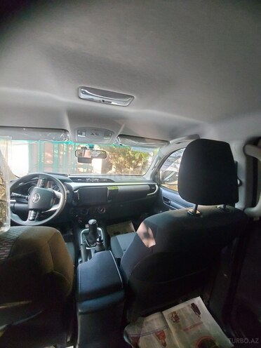 Toyota Hilux 2024, 9,900 km - 2.5 л - Bakı