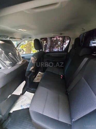 Toyota Hilux 2024, 9,900 km - 2.5 л - Bakı