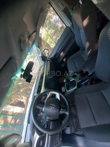 Toyota Hilux 2024, 9,900 km - 2.5 л - Bakı