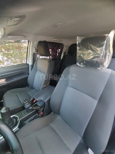 Toyota Hilux 2024, 9,900 km - 2.5 л - Bakı
