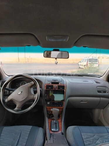 Nissan Maxima-5