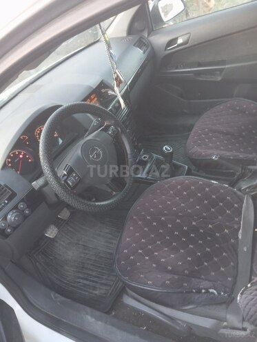 Opel Astra 2009, 280,000 km - 1.4 l - Salyan