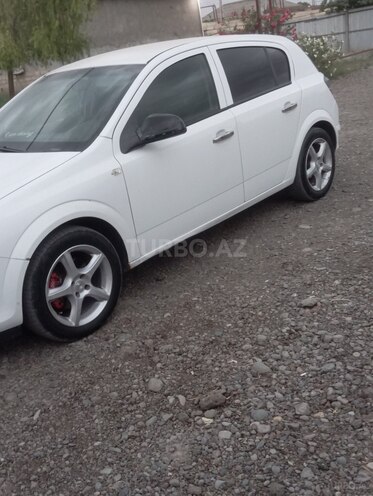 Opel Astra 2009, 280,000 km - 1.4 l - Salyan