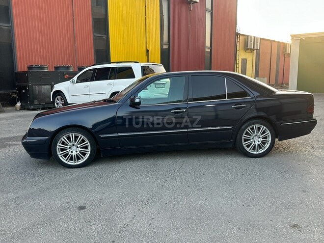 Mercedes E 220 d 2001, 322,868 km - 2.2 l - Bakı