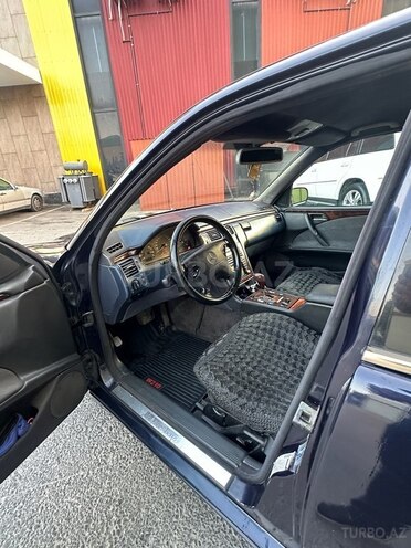 Mercedes E 220 d 2001, 322,868 km - 2.2 l - Bakı