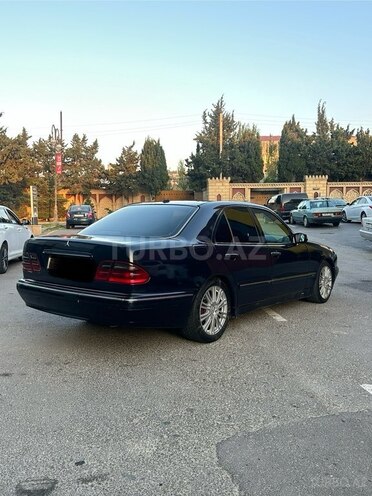 Mercedes E 220 d 2001, 322,868 km - 2.2 l - Bakı