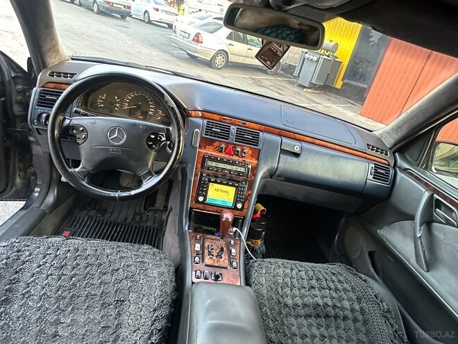 Mercedes E 220 d 2001, 322,868 km - 2.2 l - Bakı