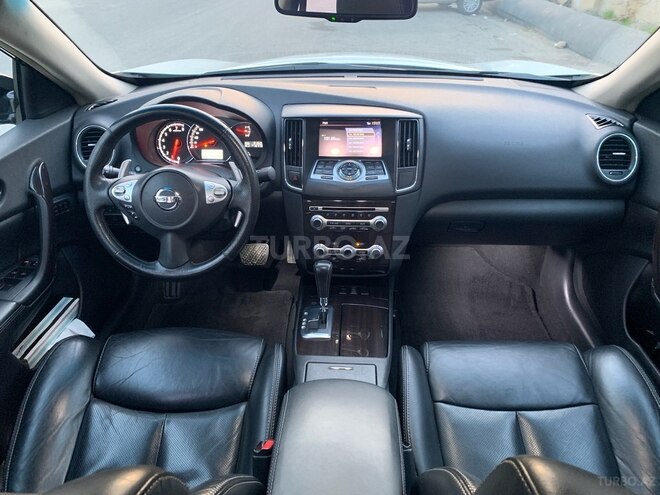 Nissan Maxima-5