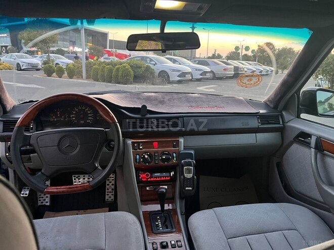 Mercedes E 220 1994, 123,321 km - 2.2 l - Bakı