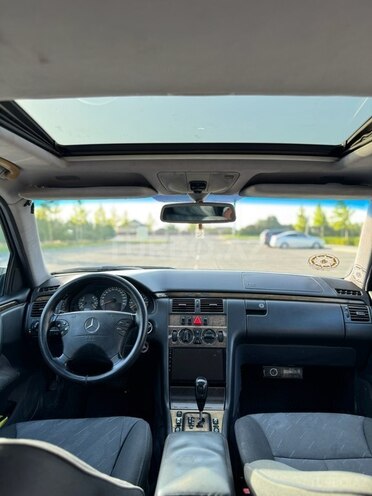 Mercedes E 280 2000, 380,000 km - 2.8 l - Salyan