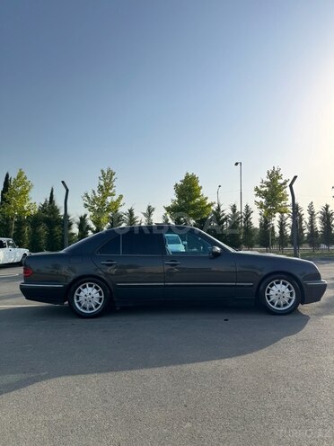 Mercedes E 280 2000, 380,000 km - 2.8 l - Salyan
