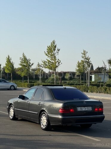 Mercedes E 280 2000, 380,000 km - 2.8 l - Salyan