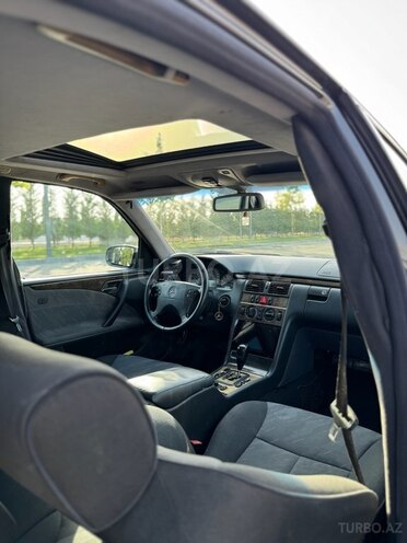 Mercedes E 280 2000, 380,000 km - 2.8 l - Salyan