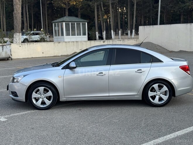 Chevrolet Cruze-12