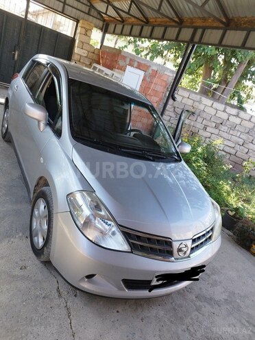 Nissan Tiida-1