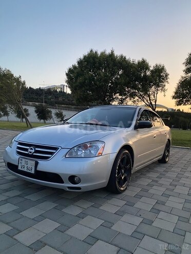 Nissan Altima-1