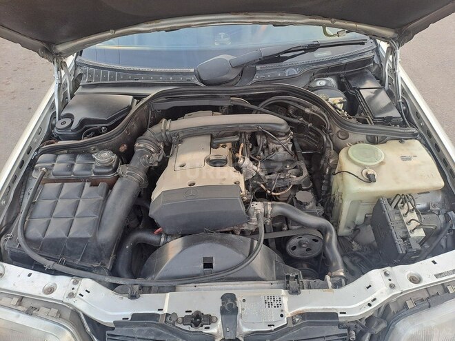 Mercedes C 230 2000, 240,000 km - 2.3 л - Balakən