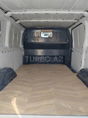 Ford Transit-10