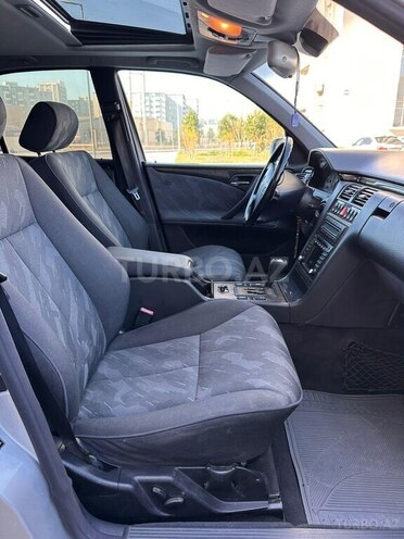 Mercedes E 220 1999, 420,000 km - 2.2 l - Bakı