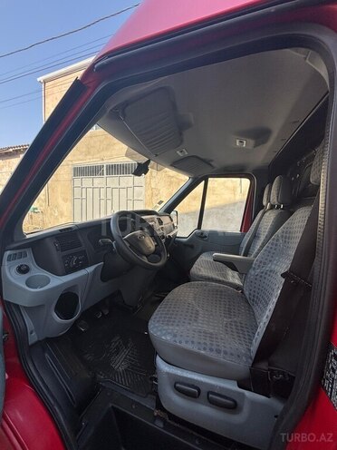 Ford Transit-7