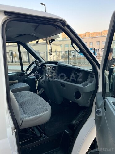 Ford Transit-14
