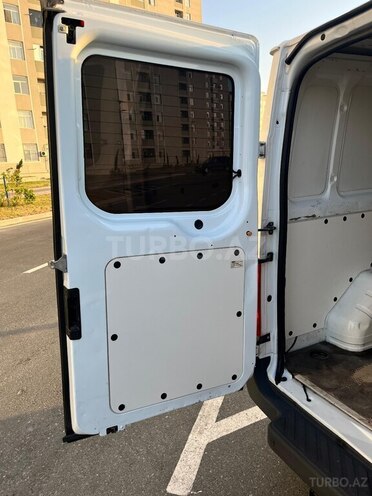 Ford Transit-16