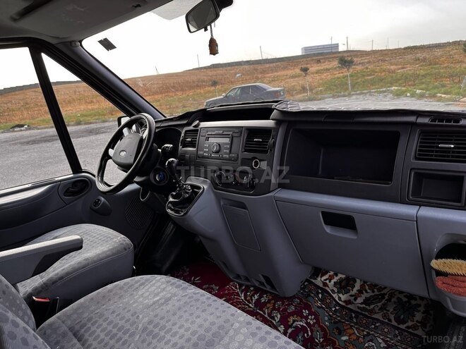 Ford Transit-19