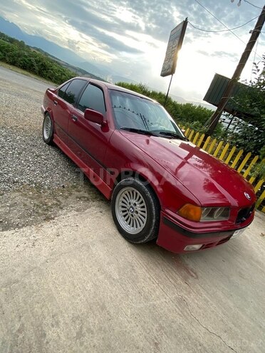 BMW 318 1993, 552,000 km - 1.8 l - Quba