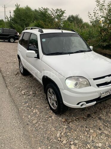 Chevrolet Niva 2011, 144,000 km - 1.7 l - Qusar