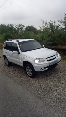 Chevrolet Niva 2011, 144,000 km - 1.7 l - Qusar