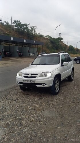 Chevrolet Niva 2011, 144,000 km - 1.7 l - Qusar