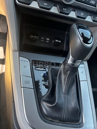 Hyundai Elantra 2019, 93,342 km - 2.0 l - Bakı