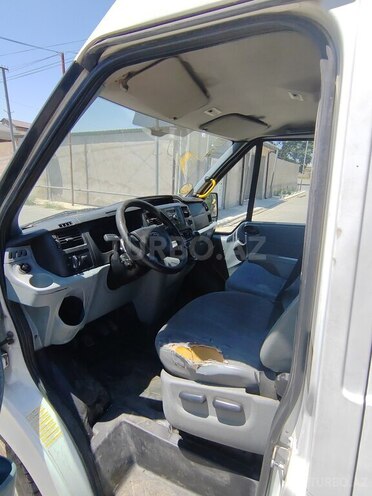 Ford Transit-3