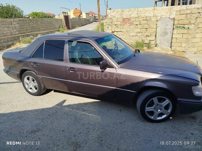 Mercedes E 220 1994, 166,100 km - 2.2 l - Bakı