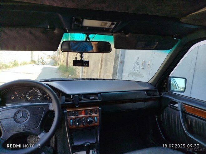 Mercedes E 220 1994, 166,100 km - 2.2 l - Bakı
