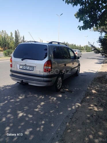 Opel Zafira-18
