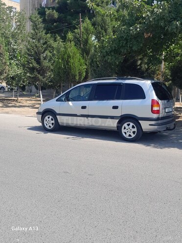 Opel Zafira-8