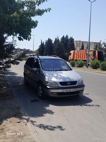 Opel Zafira-1