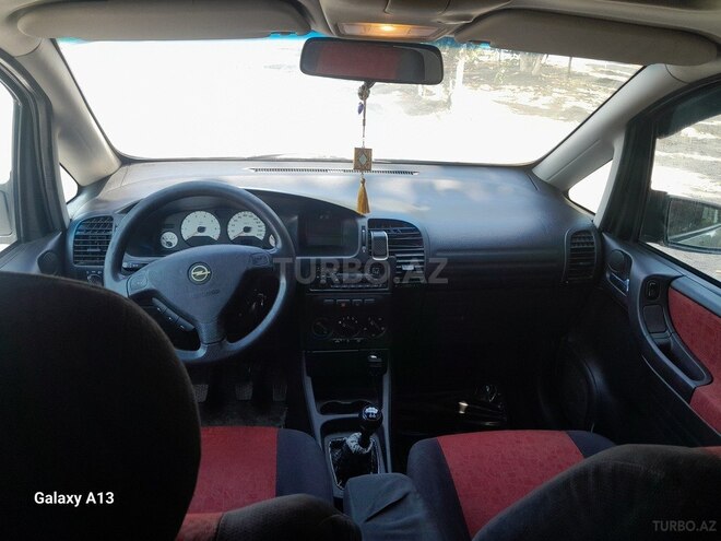 Opel Zafira-12