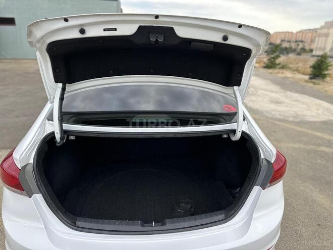 Hyundai Elantra 2017, 106,800 km - 2.0 l - Bakı