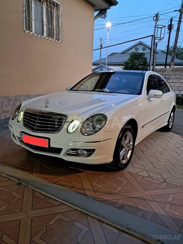 Mercedes E 280-1