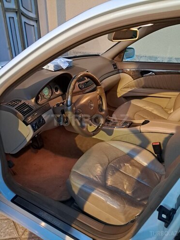 Mercedes E 280-11
