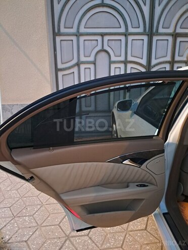 Mercedes E 280-10